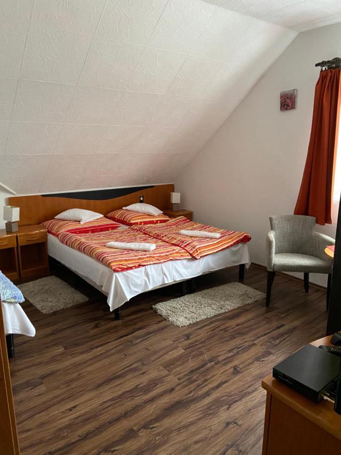 Teke Panzio Bed & Breakfast Körmend Exterior foto